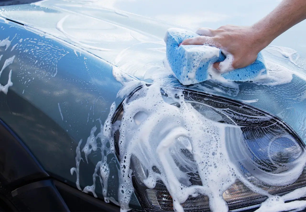 Lavare l’auto a casa? Attenzione: rischi delle multe salatissime! Immagine selezionata
