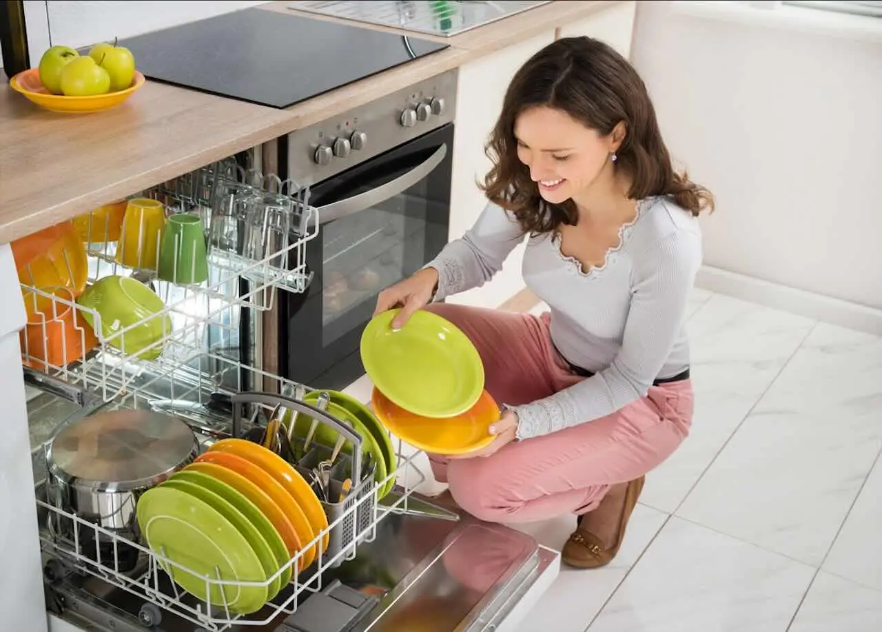 Come pulire la lavastoviglie e farle durare più a lungo Immagine selezionata