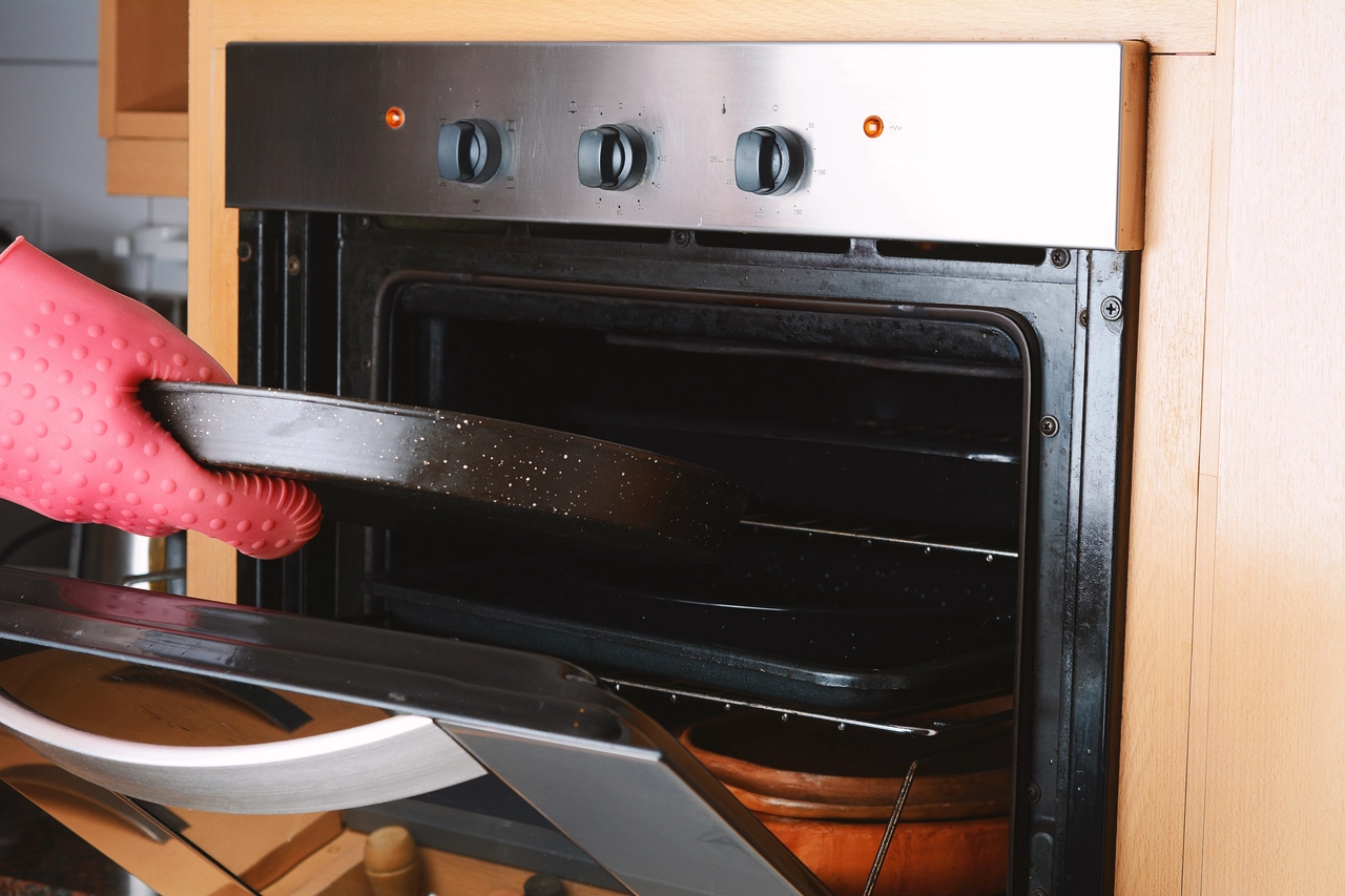 Come pulire le griglie del forno in modo facile ed efficace Immagine selezionata